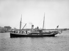 Lotsverkets tjänstefartyg Södra hamnen Luleå ca 1902 Luleå Stadsarkiv.jpg